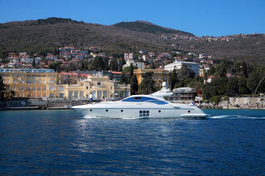 Azimut 68 M/Y Maoro