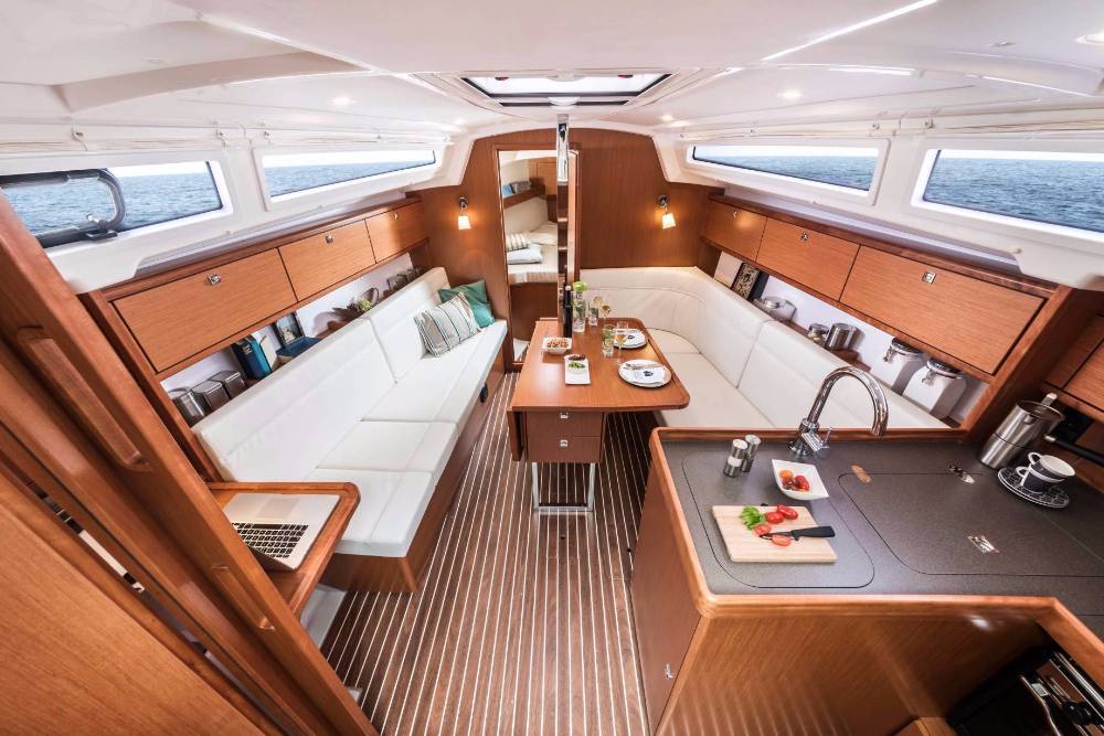 Bavaria Cruiser 34 Happy