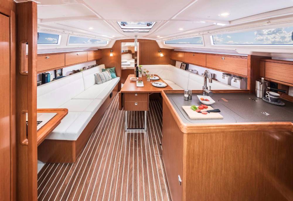 Bavaria Cruiser 34 Happy