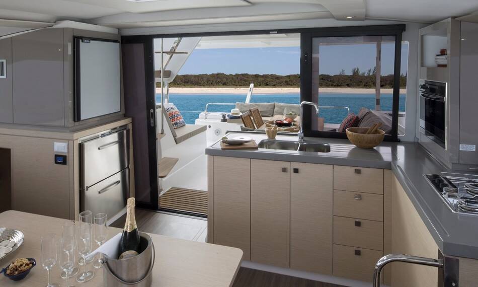 Fountaine Pajot Lucia 40 ELUCHIL 