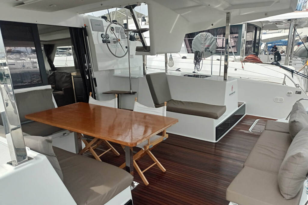 Fountaine Pajot Lucia 40 Shanti