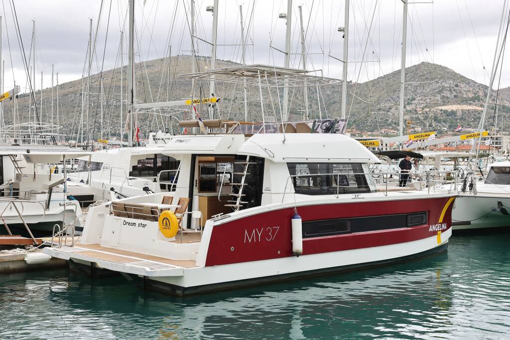 Fountaine Pajot MY 37 Dream Star