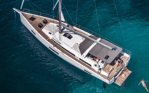 Oceanis Yacht 54 White Bird 